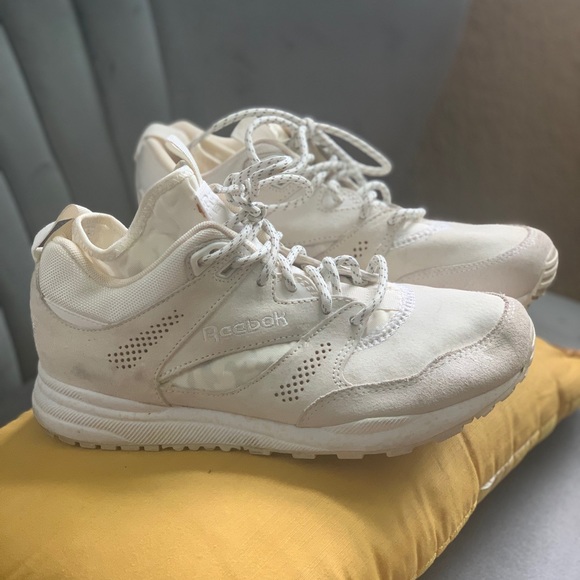 reebok ventilator mid boot